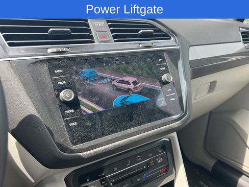 Used 2023 Volkswagen Tiguan SE w/ Panoramic Sunroof Package FWD image 8