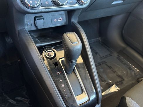 Used 2025 Nissan Versa SV image 39