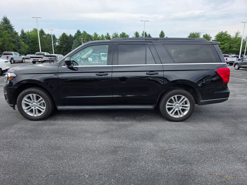 Used 2024 Ford Expedition Max XLT AWD/4WD image 2