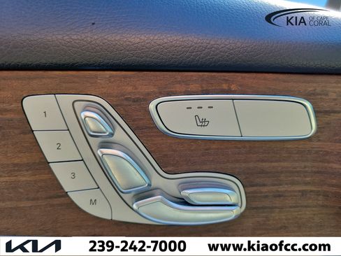 Used 2022 Mercedes-Benz GLC 300 w/ Premium Package Lite image 22