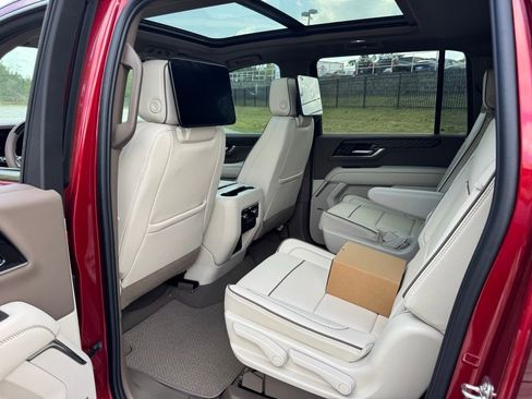 New 2025 GMC Yukon XL Denali w/ Denali Reserve Package image 24