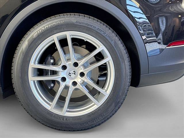 Certified 2025 Porsche Cayenne Coupe AWD/4WD image 23
