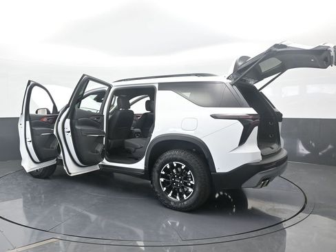 Used 2024 Chevrolet Traverse Z71 w/ Enhanced Driving Package image 90