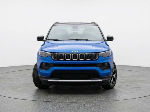 Used 2025 Jeep Compass Limited AWD/4WD image 2