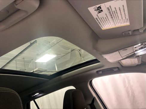 Used 2023 GMC Terrain SLE w/ Driver Convenience Package image 22