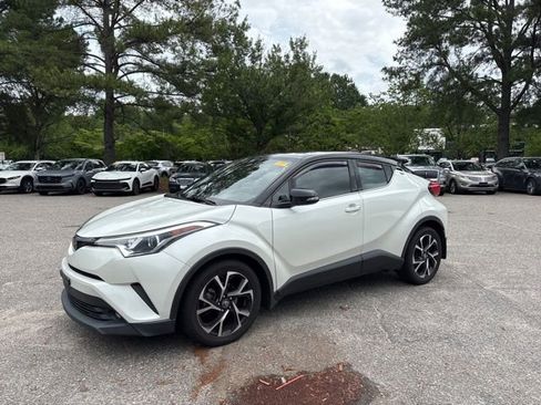 Used 2019 Toyota C-HR Limited FWD image 1