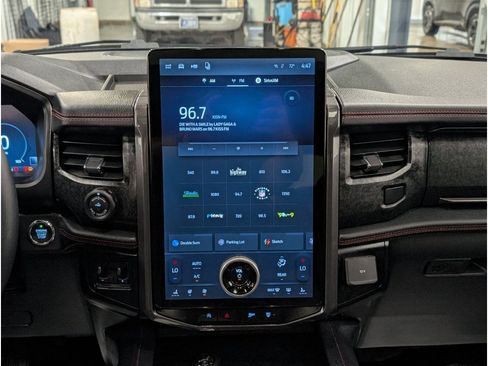 Used 2024 Ford Expedition Limited AWD/4WD image 14