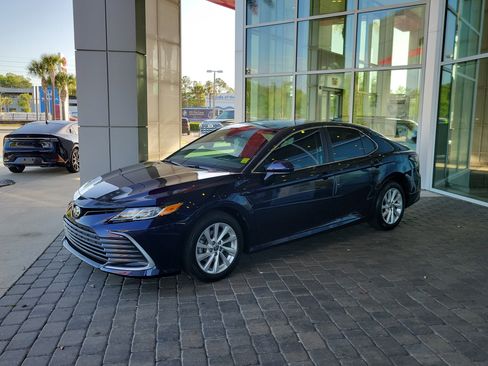 Used 2021 Toyota Camry LE image 1
