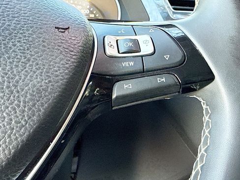 Used 2021 Volkswagen Tiguan SE w/ Panoramic Sunroof Package image 37