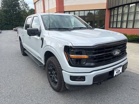 New 2025 Ford F150 XLT w/ Equipment Group 302A MID image 9