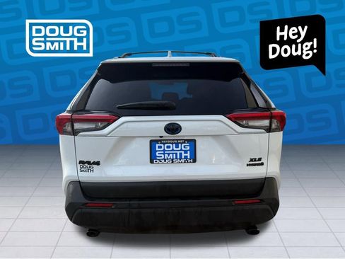 Used 2023 Toyota RAV4 XLE Premium image 4