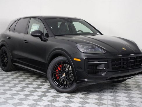 New 2026 Porsche Cayenne GTS image 9