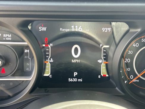 Used 2025 Jeep Gladiator Sport AWD/4WD image 29