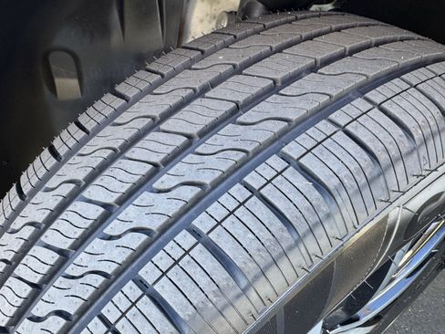 Certified 2021 Volkswagen Tiguan SE w/ Panoramic Sunroof Package image 12