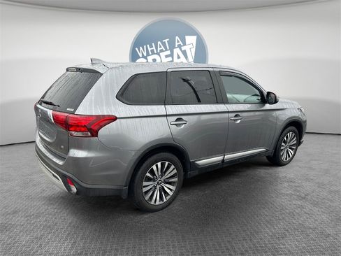 Used 2020 Mitsubishi Outlander SE image 3