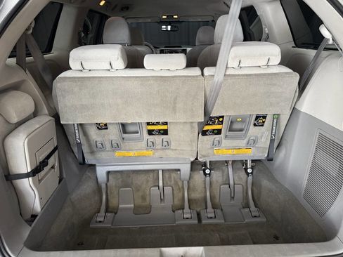 Used 2011 Toyota Sienna LE image 20