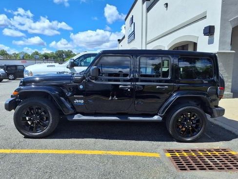 Certified 2022 Jeep Wrangler Unlimited Sahara w/ Cold Weather Group AWD/4WD image 5