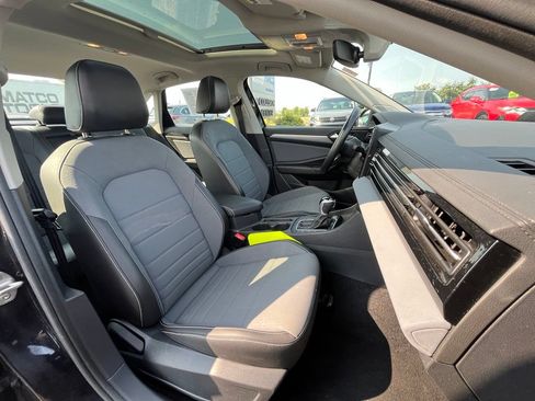 Used 2025 Volkswagen Jetta SE FWD image 12