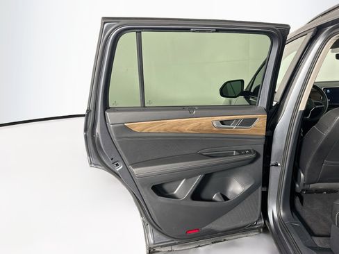 Used 2025 Volkswagen Atlas SE FWD image 26