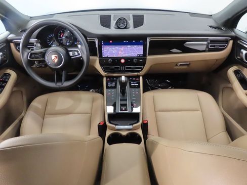 Certified 2026 Porsche Macan AWD/4WD image 15
