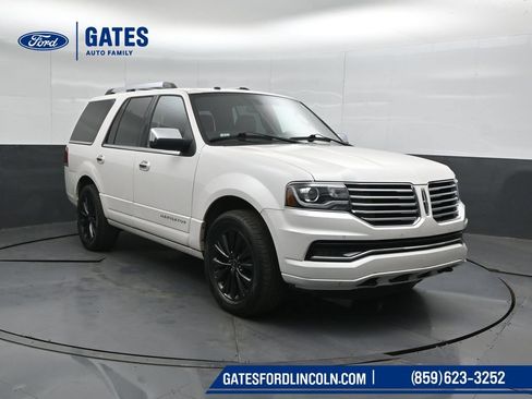 Used 2016 Lincoln Navigator Select AWD/4WD image 4