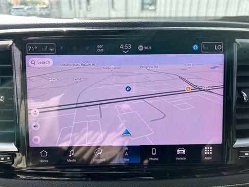 Used 2024 Chrysler Pacifica Limited FWD image 23