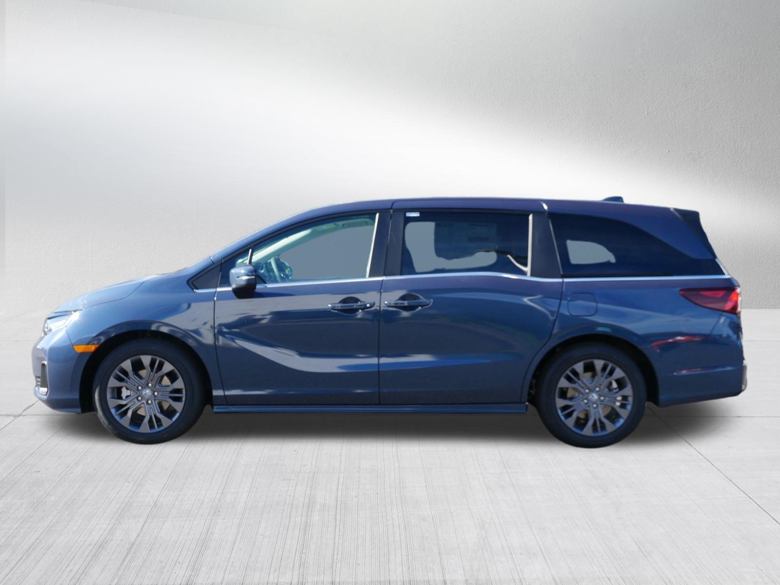 New 2027 Honda Odyssey Touring image 4