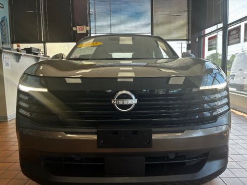 Used 2025 Nissan Kicks SV w/ Illumination Package FWD image 4