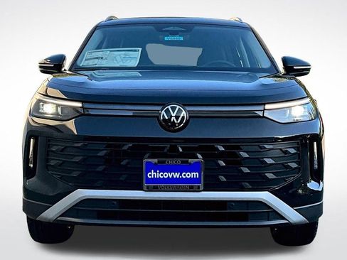 New 2025 Volkswagen Tiguan SE image 2