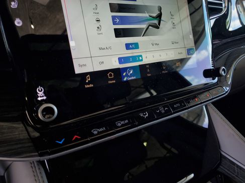 Used 2022 Jeep Wagoneer Series II w/ Premium Group I image 27