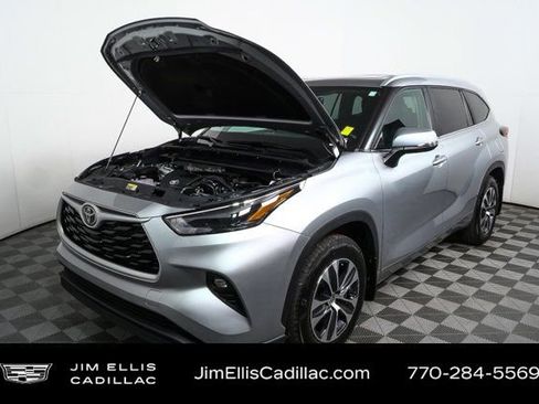 Used 2024 Toyota Highlander XLE image 32
