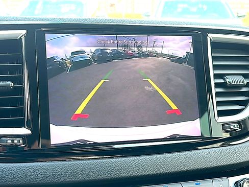 Used 2022 Chrysler Pacifica Touring-L image 33