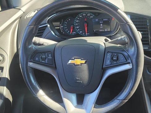 Used 2020 Chevrolet Trax LT w/ LT Convenience Package FWD image 18