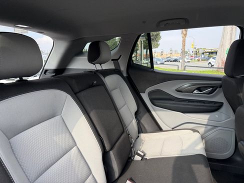 Used 2024 GMC Terrain SLE image 17
