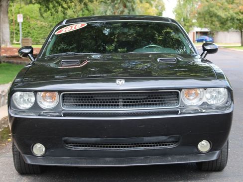Used 2010 Dodge Challenger SE image 17