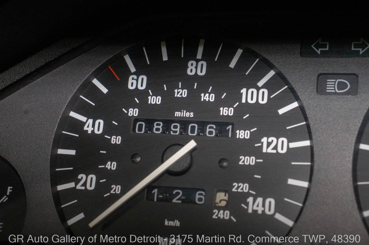 Used 1989 BMW 325i Convertible RWD image 19