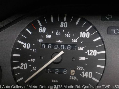 Used 1989 BMW 325i Convertible RWD image 19