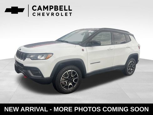 Used 2025 Jeep Compass Trailhawk AWD/4WD image 1