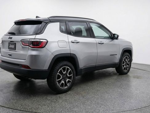 Used 2025 Jeep Compass Trailhawk image 9