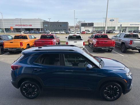 Used 2021 Chevrolet TrailBlazer LT w/ Convenience Package FWD image 4