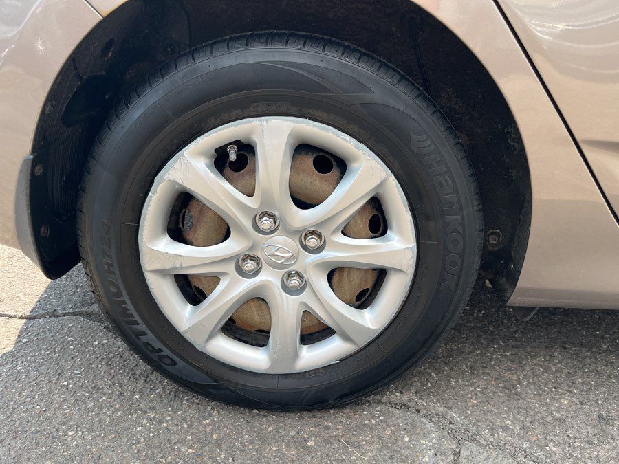 Used 2013 Hyundai Accent GS FWD image 24