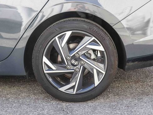 Certified 2025 Hyundai Elantra SEL image 10