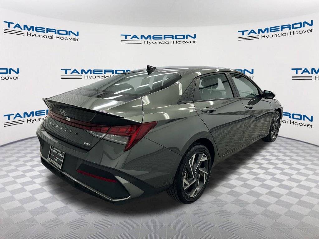 Used 2025 Hyundai Elantra SEL FWD image 5