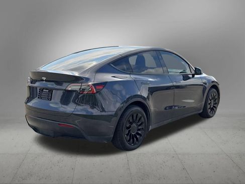 Used 2024 Tesla Model Y 2WD image 8