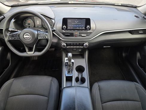 Used 2024 Nissan Altima 2.5 S image 9