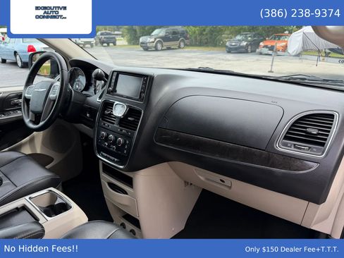 Used 2016 Chrysler Town & Country LX FWD image 16