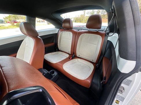 Used 2015 Volkswagen Beetle 1.8T Classic image 6