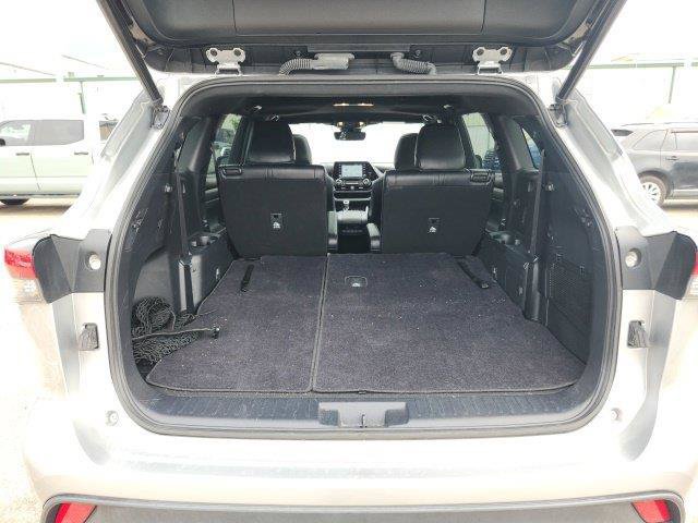 Used 2022 Toyota Highlander XSE FWD image 30
