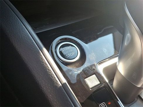 New 2025 Nissan Versa SR w/ Trunk Package image 17