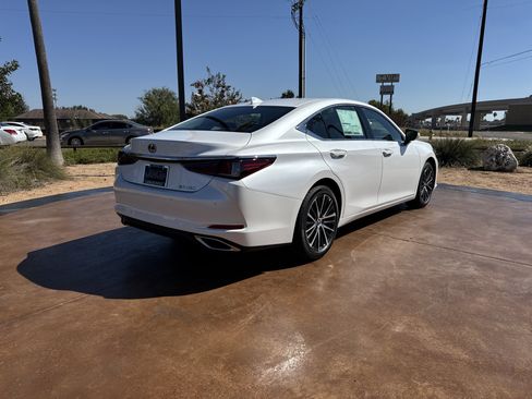 New 2025 Lexus ES 350 w/ Premium Package image 2
